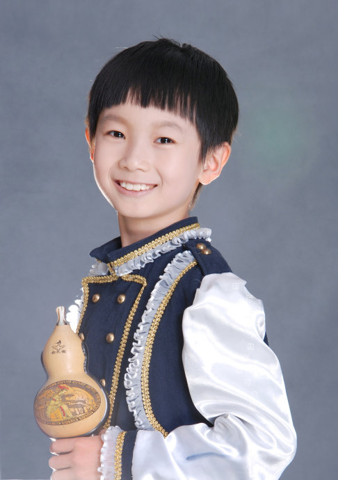 姓名:裘慕远   小名:球球   生日:2000年5月6日   年龄:12岁   身 