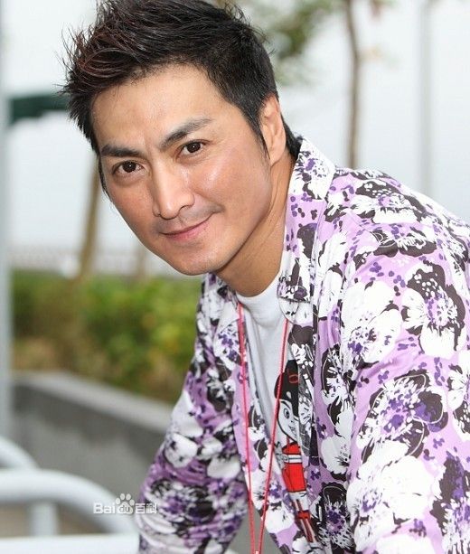 电视剧《新燕子李三》中老燕子李三的扮演者是何家劲.